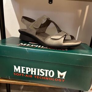 Memphisto pewter bucksoft Paris gray and black sandals size 9